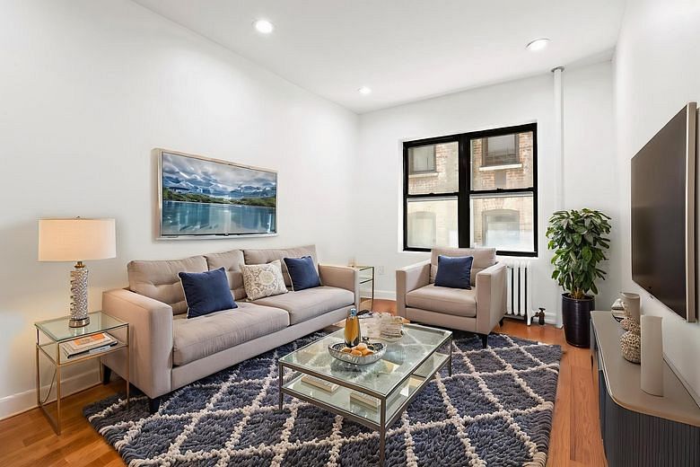 9 Pinehurst Avenue #1C