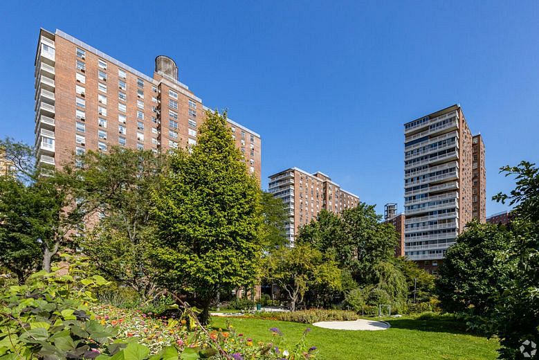 90 La Salle Street #5A