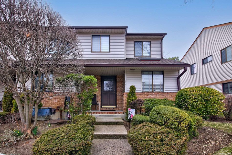 137 Laurel Lane in North Wantagh Yoreevo