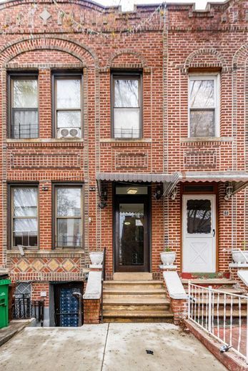 96 Louisa Street #1