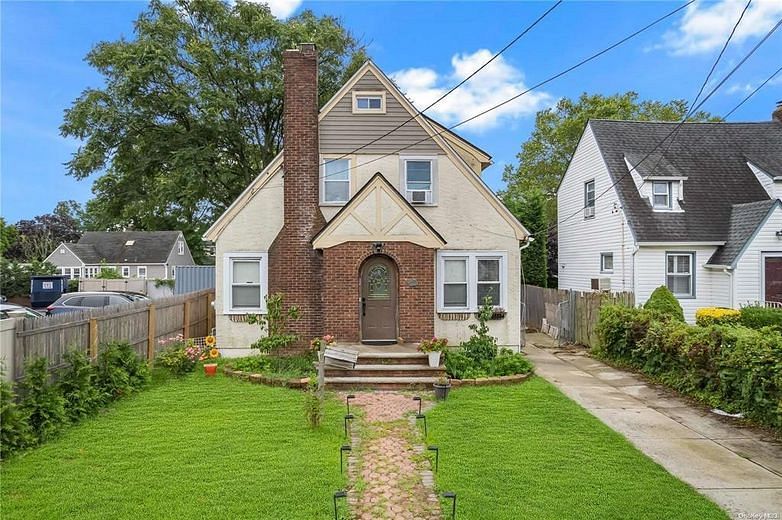 98 Lawrence Avenue