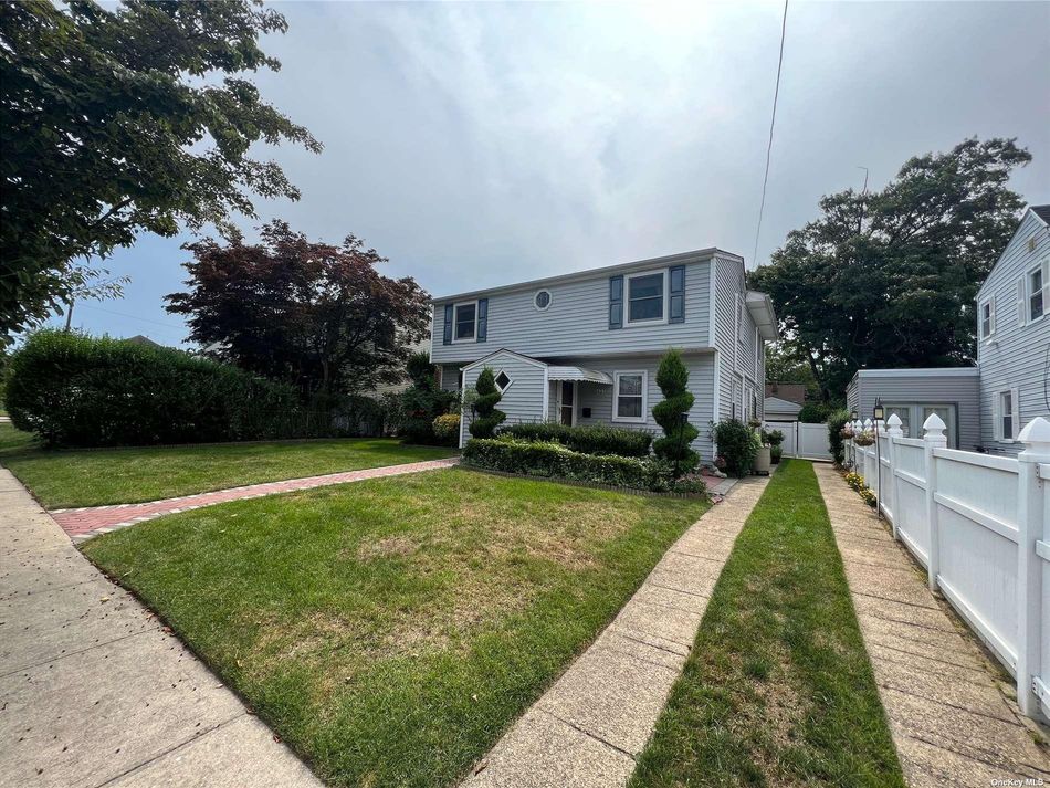 Homes For Sale in Hewlett Yoreevo