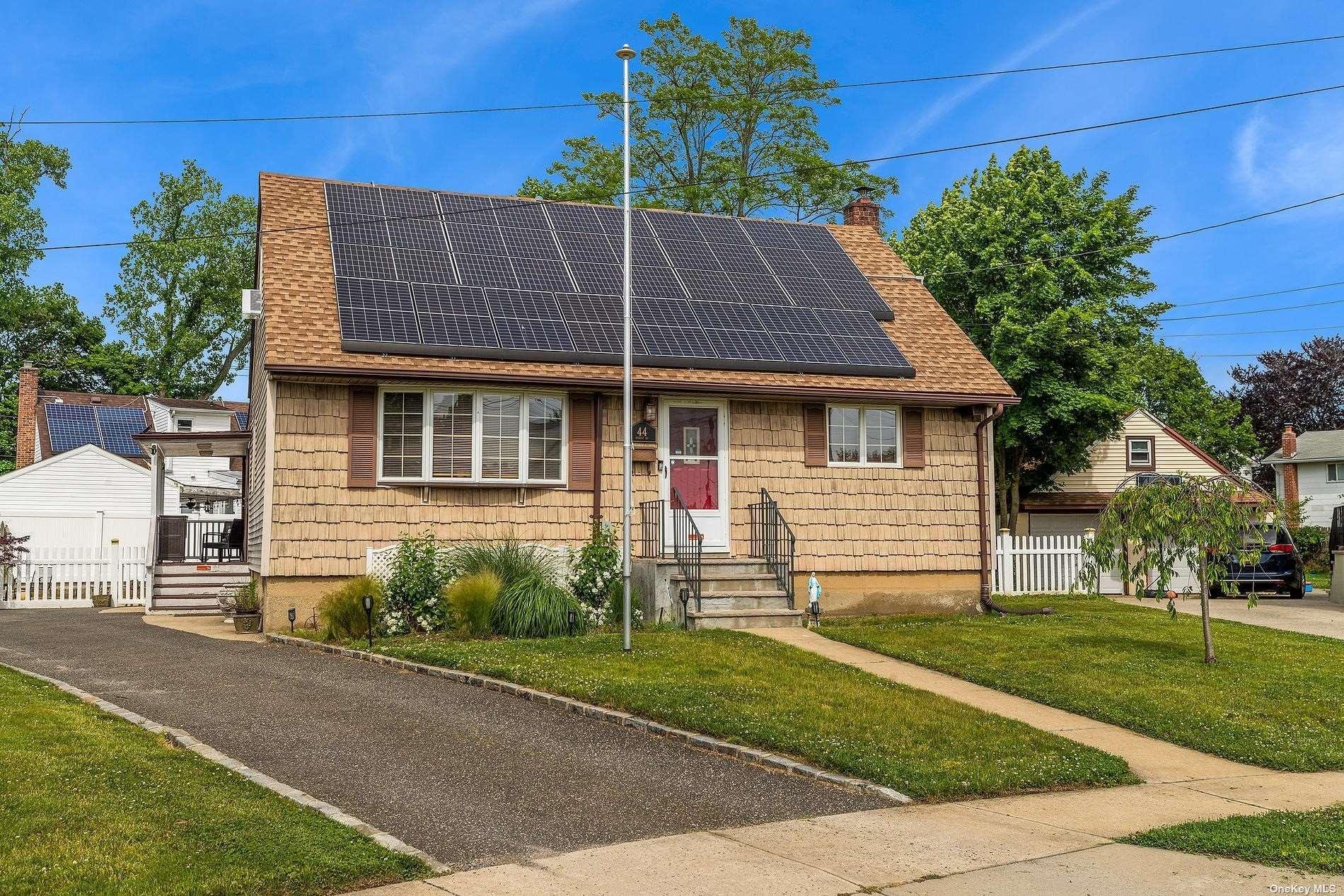 44 Robert Road in Long Island For Sale Yoreevo