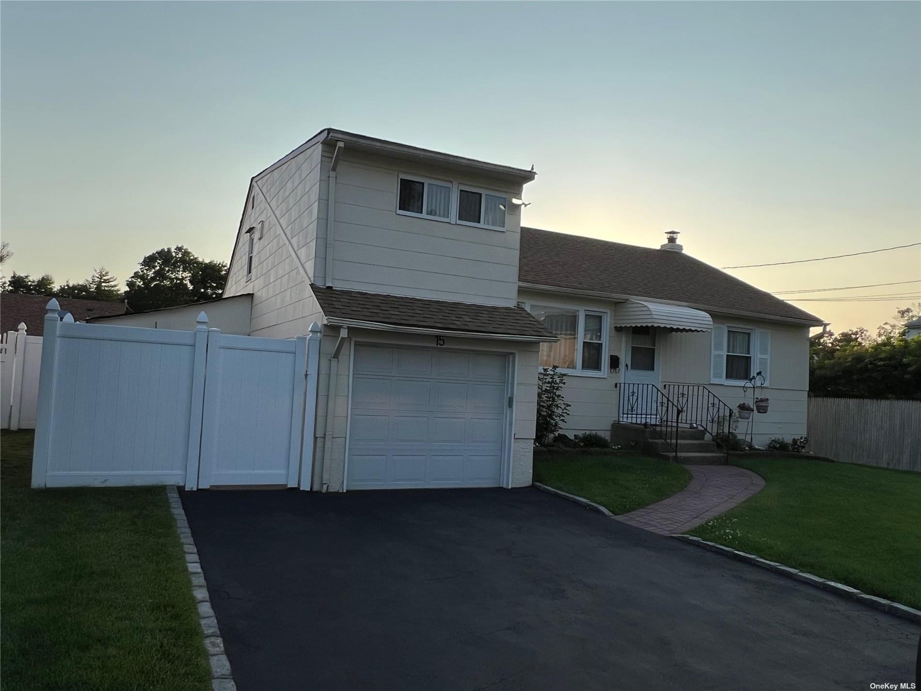 15 Barrington Street in Long Island For Sale Yoreevo